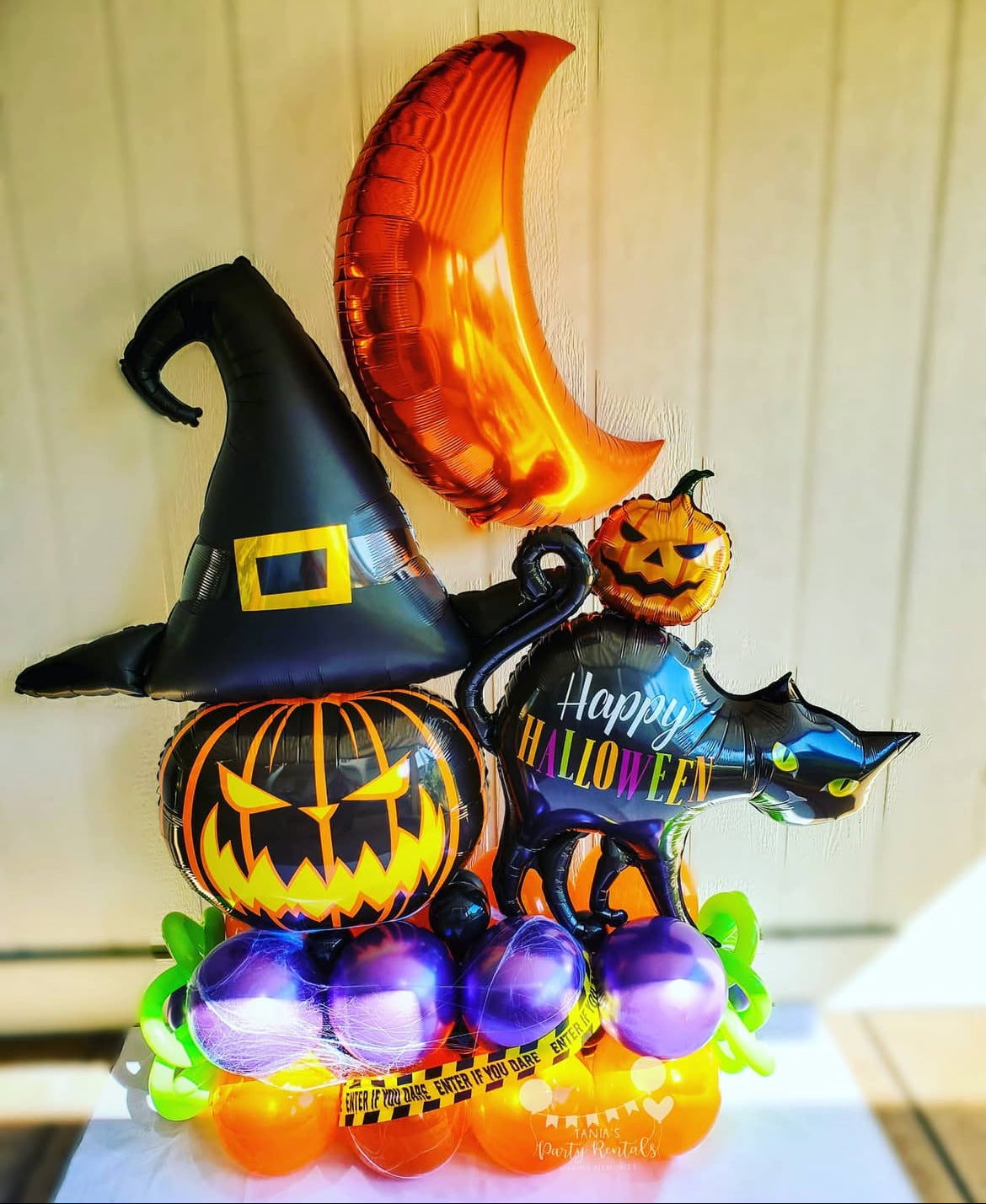 Halloween balloon bouquet for party decorations