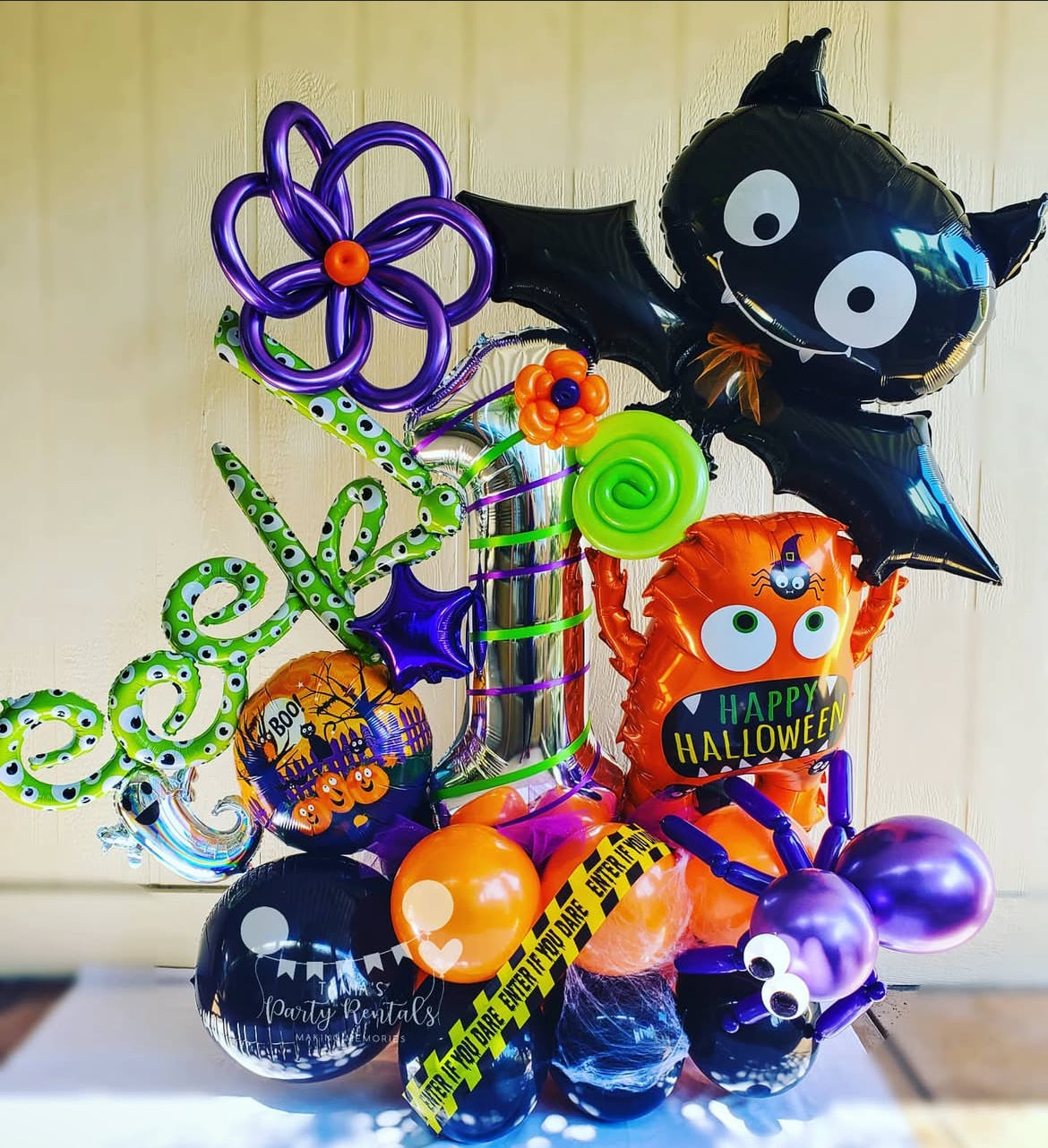 Halloween balloon bouquet for party decorations