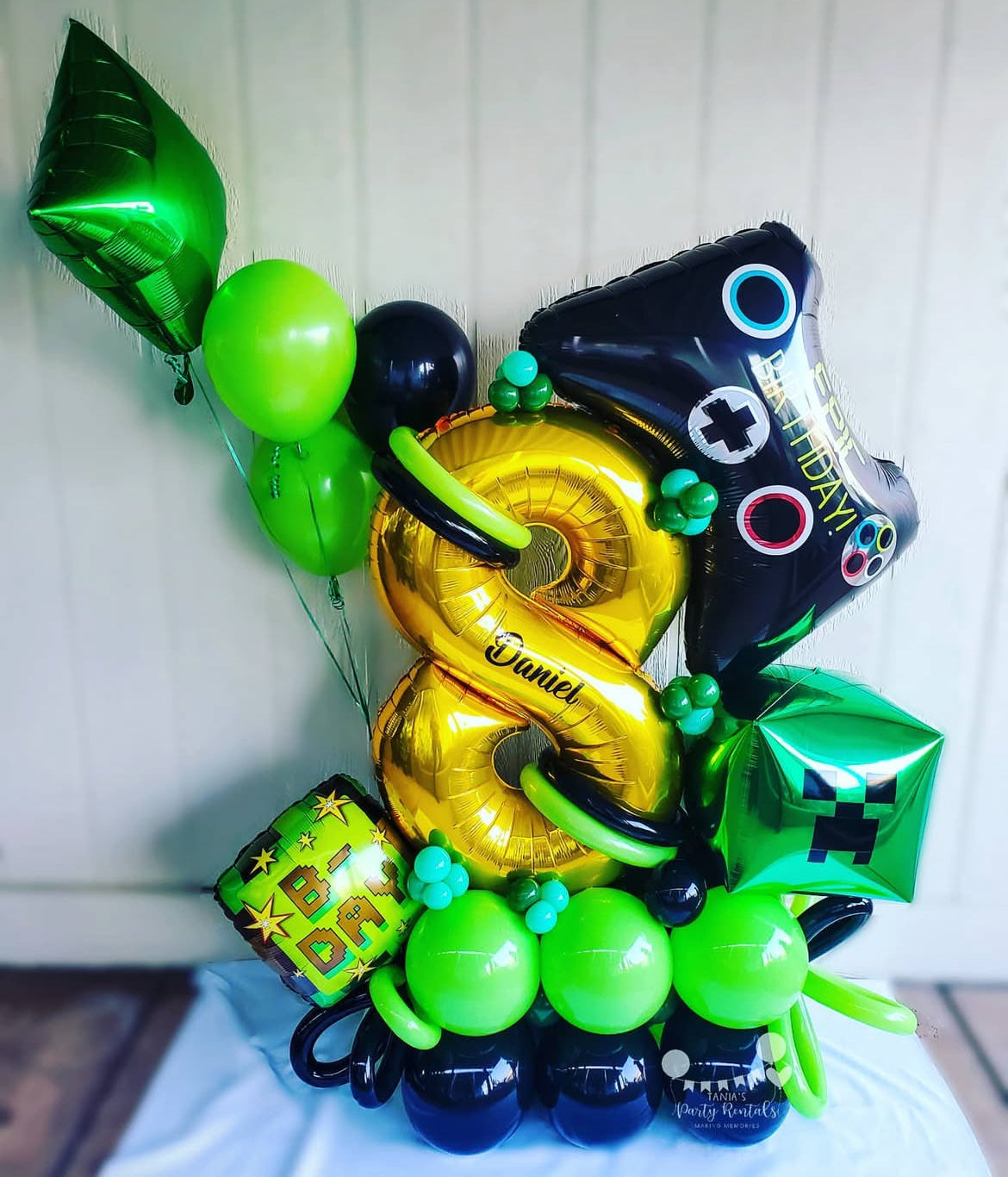 Minecraft balloon bouquet for party decorations